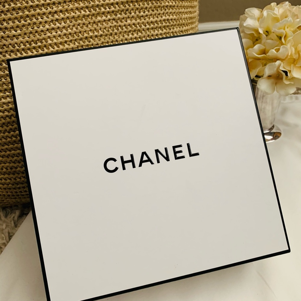 CHANEL gift box